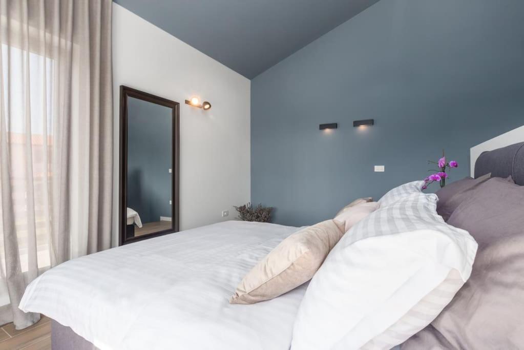 Marcante - Designer, Romantic Pool View Suite Poreč Exterior foto